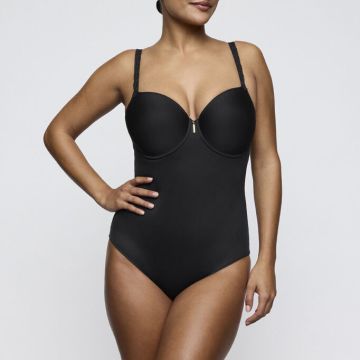 Body met voorgevormde cups